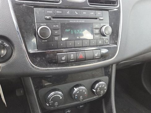 Used 2013 Chrysler 200 Limited image 17