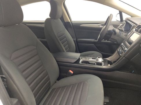 Used 2017 Ford Fusion SE w/ Fusion SE Technology Package image 21