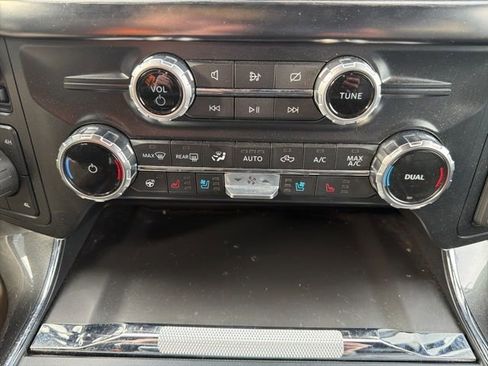 Used 2022 Ford F150 Lariat w/ Equipment Group 502A High image 39