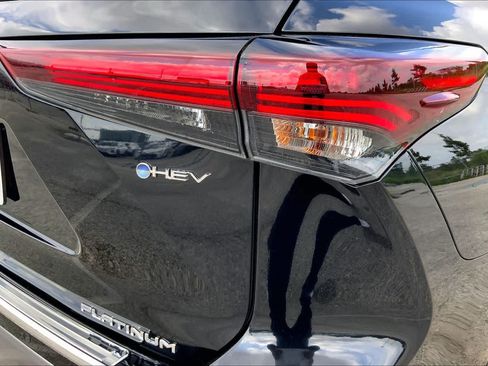 Used 2026 Toyota Highlander Platinum AWD/4WD image 30