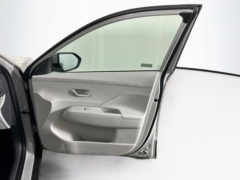 Used 2025 Hyundai Kona SEL FWD image 32