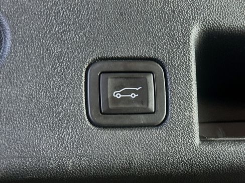 Used 2019 Chevrolet Equinox LT FWD image 29