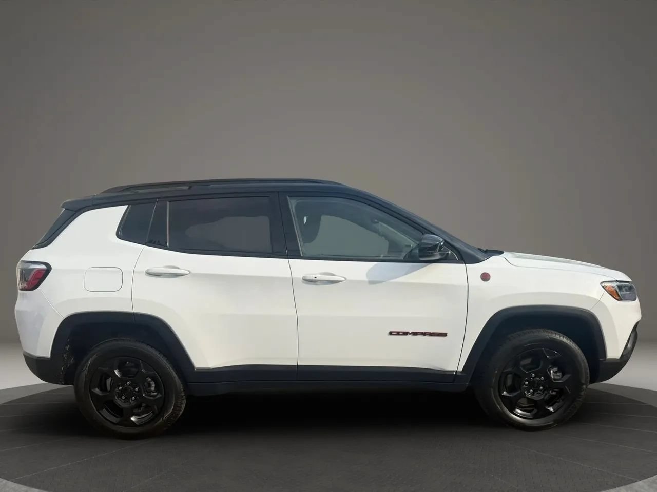 Used 2024 Jeep Compass Trailhawk AWD/4WD image 4