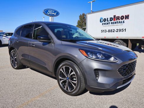 Used 2022 Ford Escape SE w/ SE Sport Appearance Package image 5