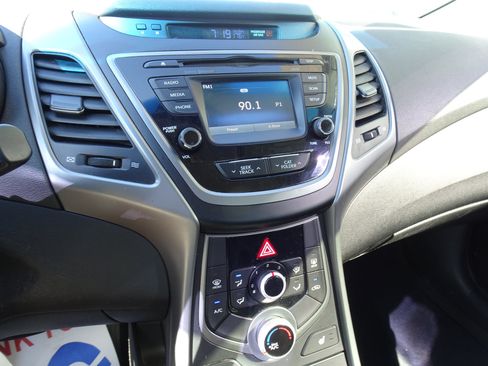 Used 2015 Hyundai Elantra Limited FWD image 17