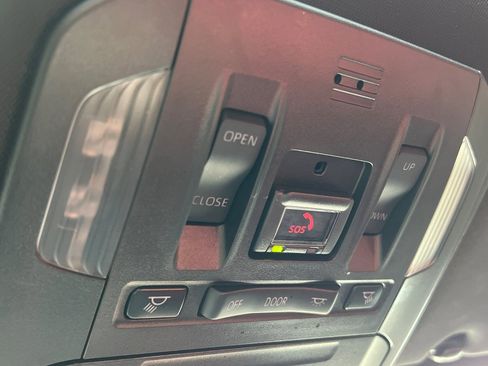 Used 2021 Toyota Highlander XSE image 23