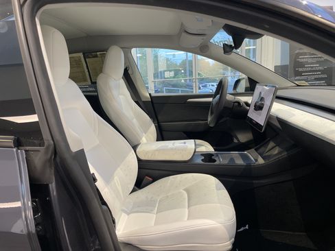 Used 2023 Tesla Model Y Performance AWD/4WD image 32