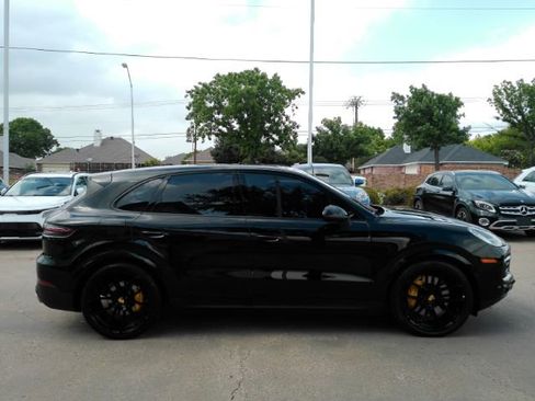 Used 2021 Porsche Cayenne w/ Premium Package AWD/4WD image 5