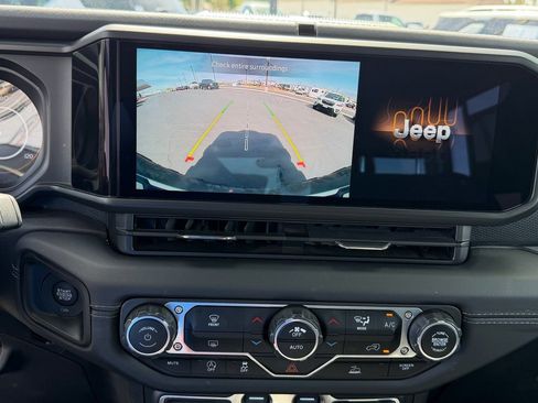 Used 2025 Jeep Wrangler Rubicon AWD/4WD image 11