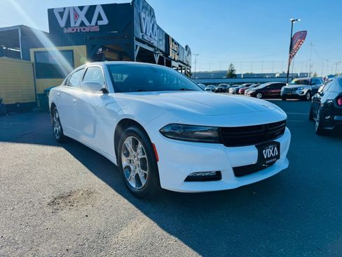 Used 2017 Dodge Charger SXT AWD/4WD image 3