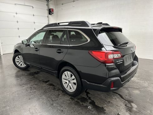 Used 2019 Subaru Outback 2.5i Premium image 6