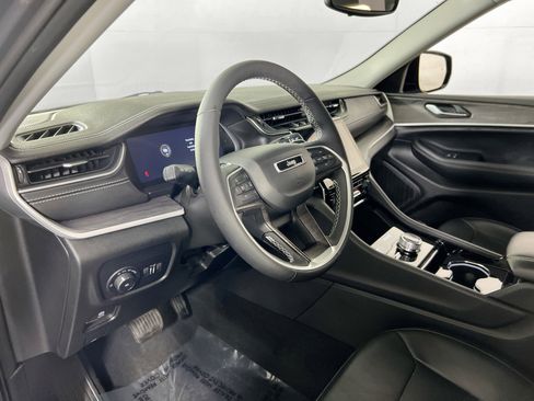 Used 2023 Jeep Grand Cherokee L Limited image 9
