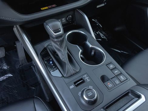 Certified 2025 Toyota Highlander XSE image 16