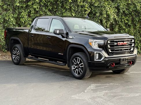 Used 2020 GMC Sierra 1500 AT4 w/ AT4 Premium Package AWD/4WD image 3