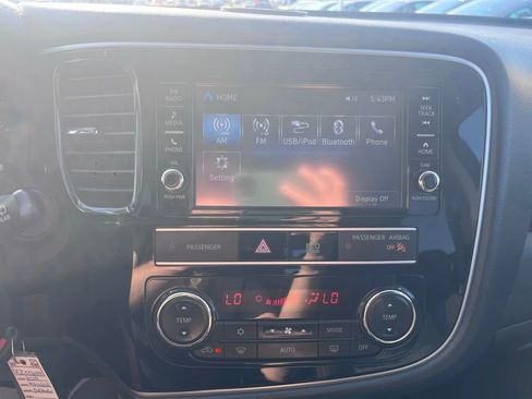 Used 2019 Mitsubishi Outlander ES AWD/4WD image 14