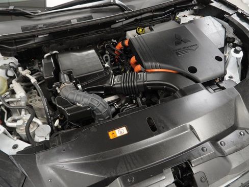 Used 2023 Mitsubishi Outlander SE image 54