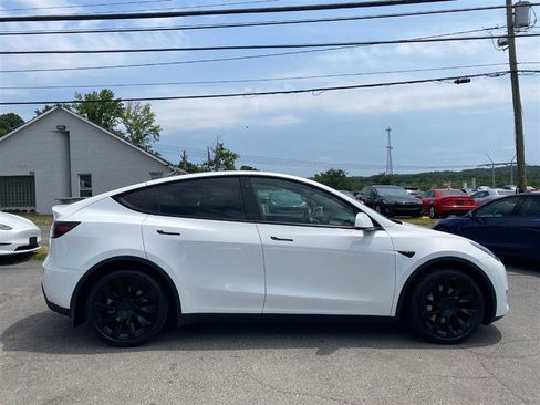 Used 2023 Tesla Model Y Long Range AWD/4WD image 7