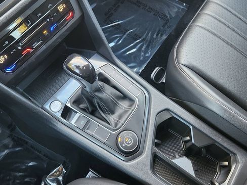 Used 2022 Volkswagen Tiguan SE image 24