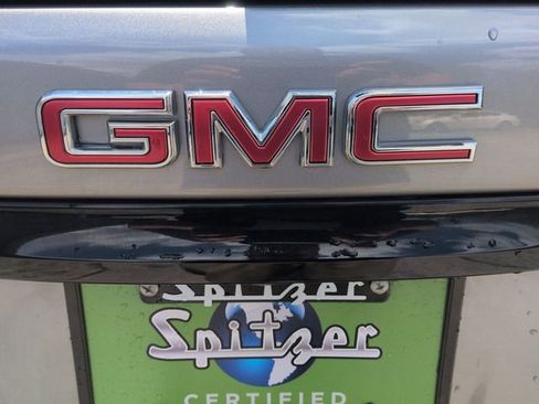 Used 2023 GMC Terrain SLE w/ Driver Convenience Package image 24