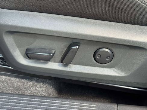 Used 2026 Nissan Rogue SV AWD/4WD image 17