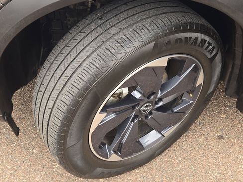 Used 2024 Nissan Rogue SV image 32