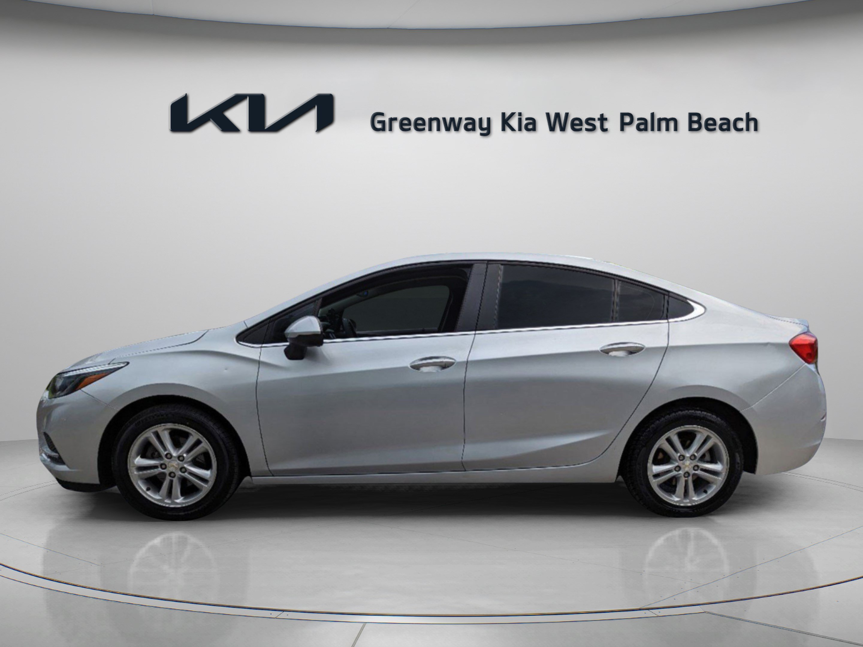 Used 2017 Chevrolet Cruze LT w/ Convenience Package FWD image 9