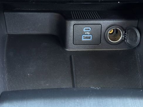 Certified 2022 Ford Escape SE w/ SE Sport Appearance Package image 18