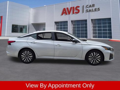 Used 2025 Nissan Altima 2.5 SV FWD image 5