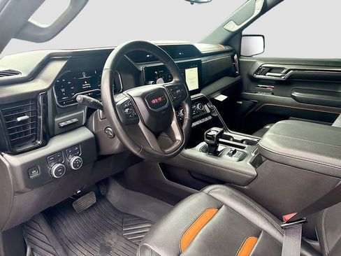 Used 2024 GMC Sierra 1500 AT4 w/ Technology Package AWD/4WD image 9