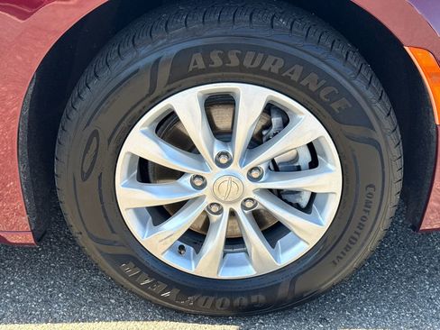 Used 2019 Chrysler Pacifica Touring-L FWD image 12