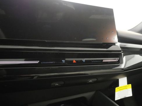 Used 2025 BMW 530i w/ Premium Package image 24