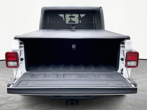 Used 2021 Jeep Gladiator Rubicon w/ Cold Weather Group image 18
