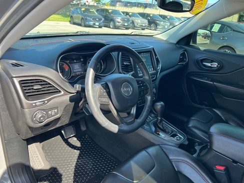 Used 2019 Jeep Cherokee Trailhawk w/ Cold Weather Group AWD/4WD image 21
