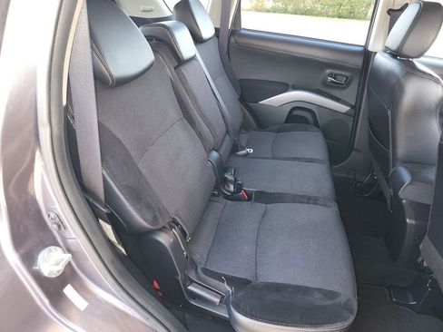 Used 2010 Mitsubishi Outlander XLS image 15