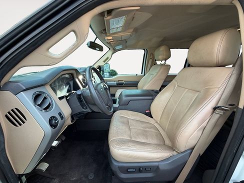 Used 2016 Ford F250 Lariat w/ Lariat Interior Package AWD/4WD image 11