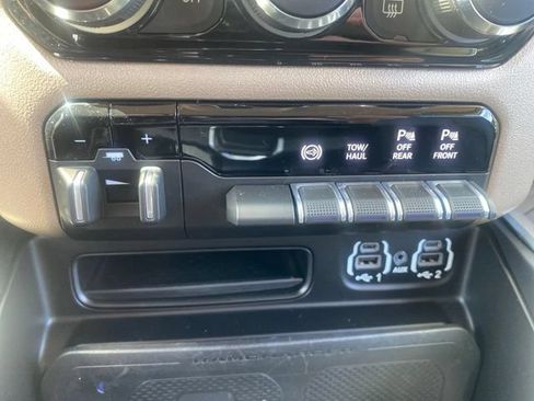 Used 2022 RAM 3500 Laramie AWD/4WD image 12