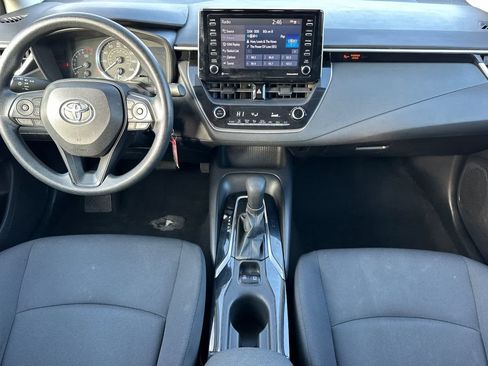 Used 2021 Toyota Corolla LE image 3