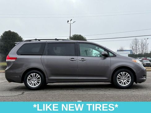 Used 2011 Toyota Sienna XLE image 10