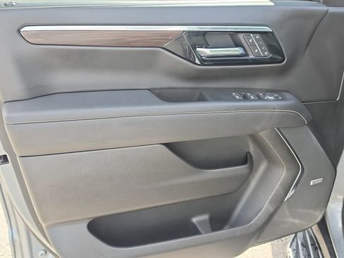 Used 2025 Chevrolet Tahoe Premier RWD image 19