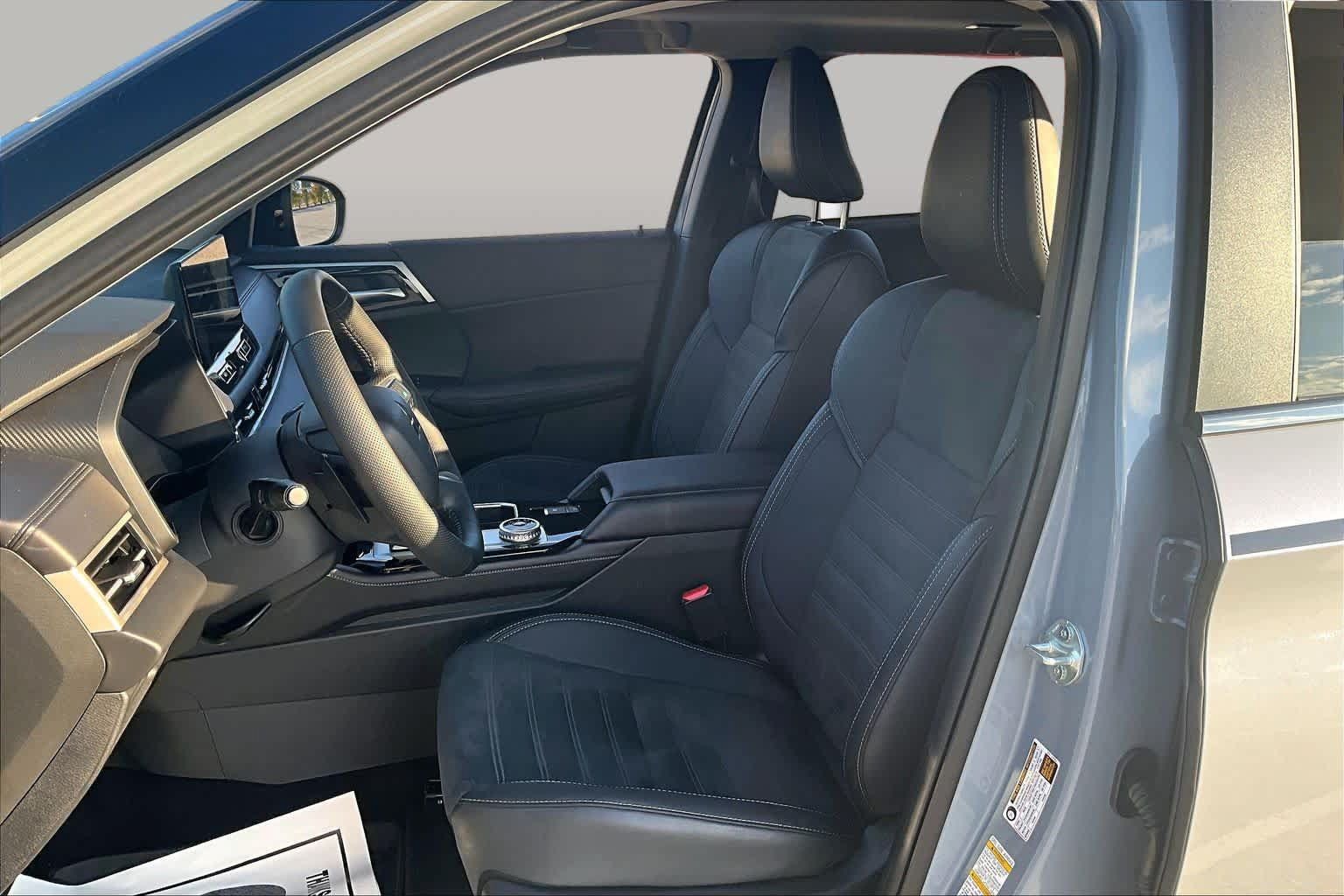 Used 2026 Mitsubishi Outlander AWD image 8