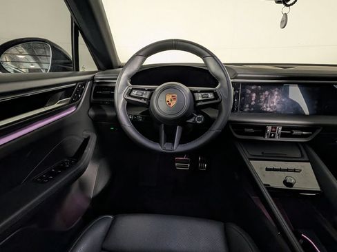 Certified 2025 Porsche Macan 4S Electric AWD/4WD image 19
