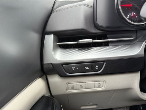 Used 2024 Kia Carnival LX image 20