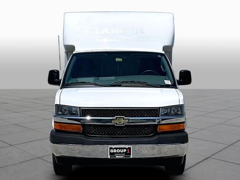 Used 2017 Chevrolet Express 3500 RWD image 4
