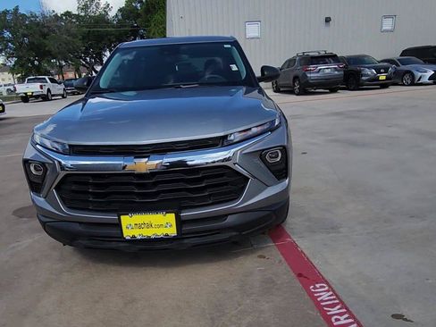 Used 2025 Chevrolet TrailBlazer LS w/ LS Confidence Package FWD image 3