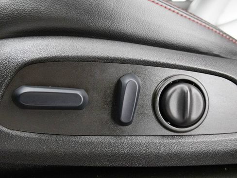 Used 2022 Chevrolet Equinox RS w/ RS Leather Package FWD image 8