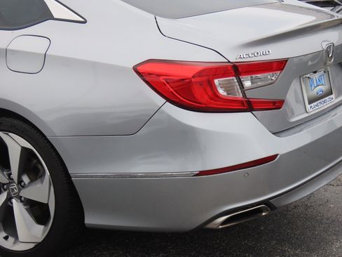 Used 2018 Honda Accord Touring image 15