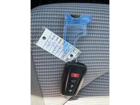 Used 2021 Toyota Highlander LE image 27