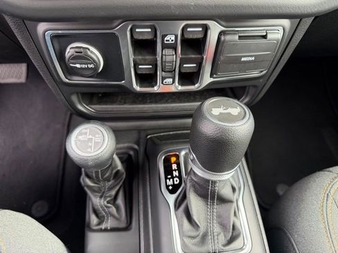 Used 2025 Jeep Wrangler Unlimited Sahara AWD/4WD image 23