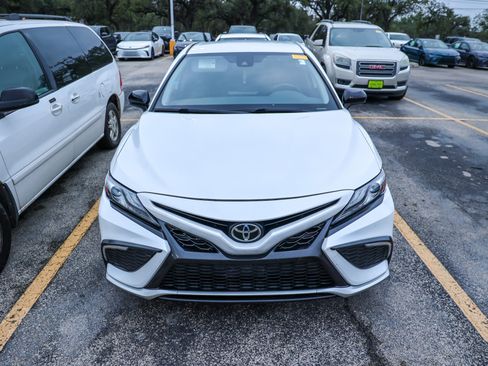 Used 2023 Toyota Camry XSE FWD image 3