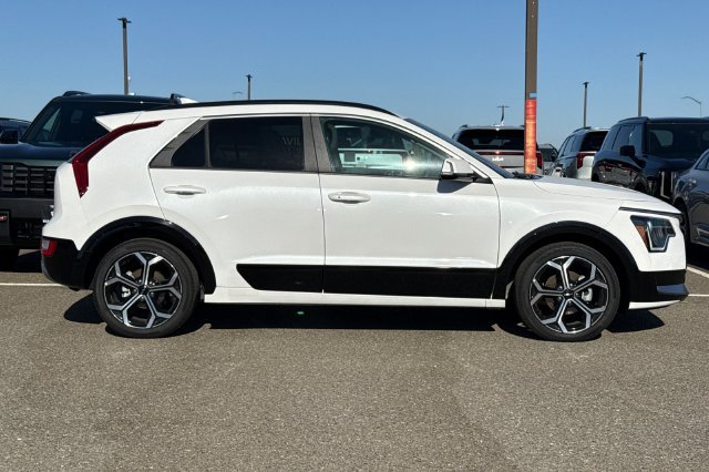 Certified 2025 Kia Niro EX Touring FWD image 3